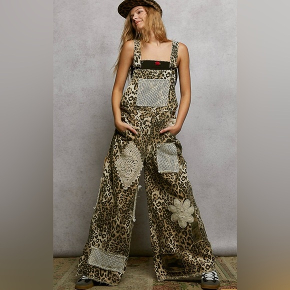 POL Pants - POL POL Overall in Printed Twill w Crochet Patches - Sand Leopard New Arrival🔥